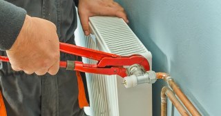 Установка радиаторов отопления в Надыме - цена, стоимость от 1026 руб., работа в доме и квартире